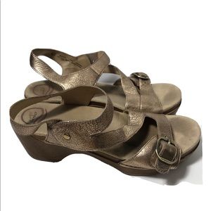 Dansko gold leather sandal clogs. Size 41.